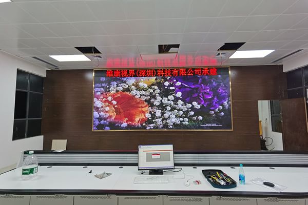 一套常見的室內(nèi)LED顯示屏系統(tǒng)包括哪些設(shè)備？