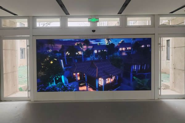 酒店使用LED顯示屏好，還是液晶拼接屏好？